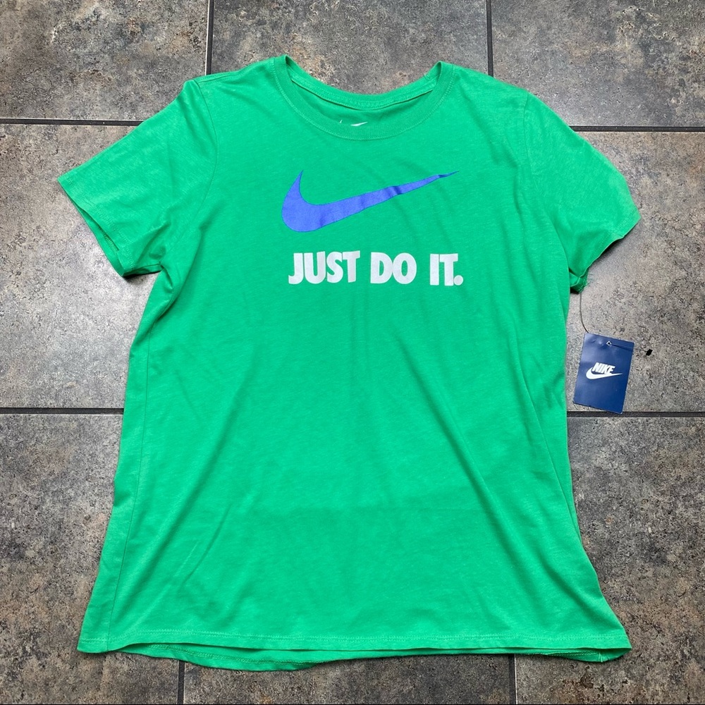 NEW! Women’s Nike T-Shirt Size XL W/Tags